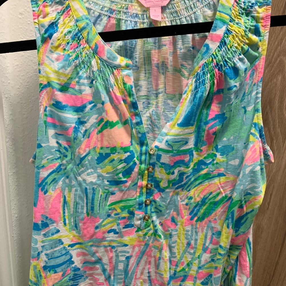 Size large Essie tank